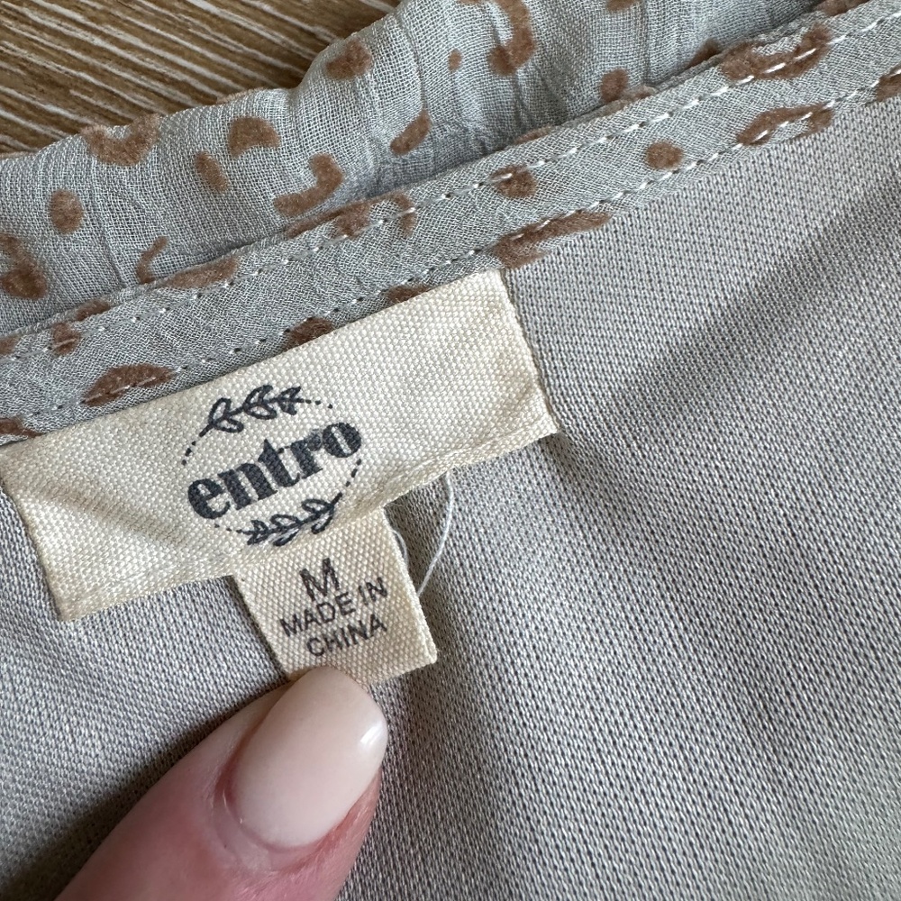 ENTRO TOP WITH VELVET CHEETA PRINT DETAIL - Picture 2 of 4
